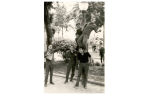 1963 - Recitando en los jardines